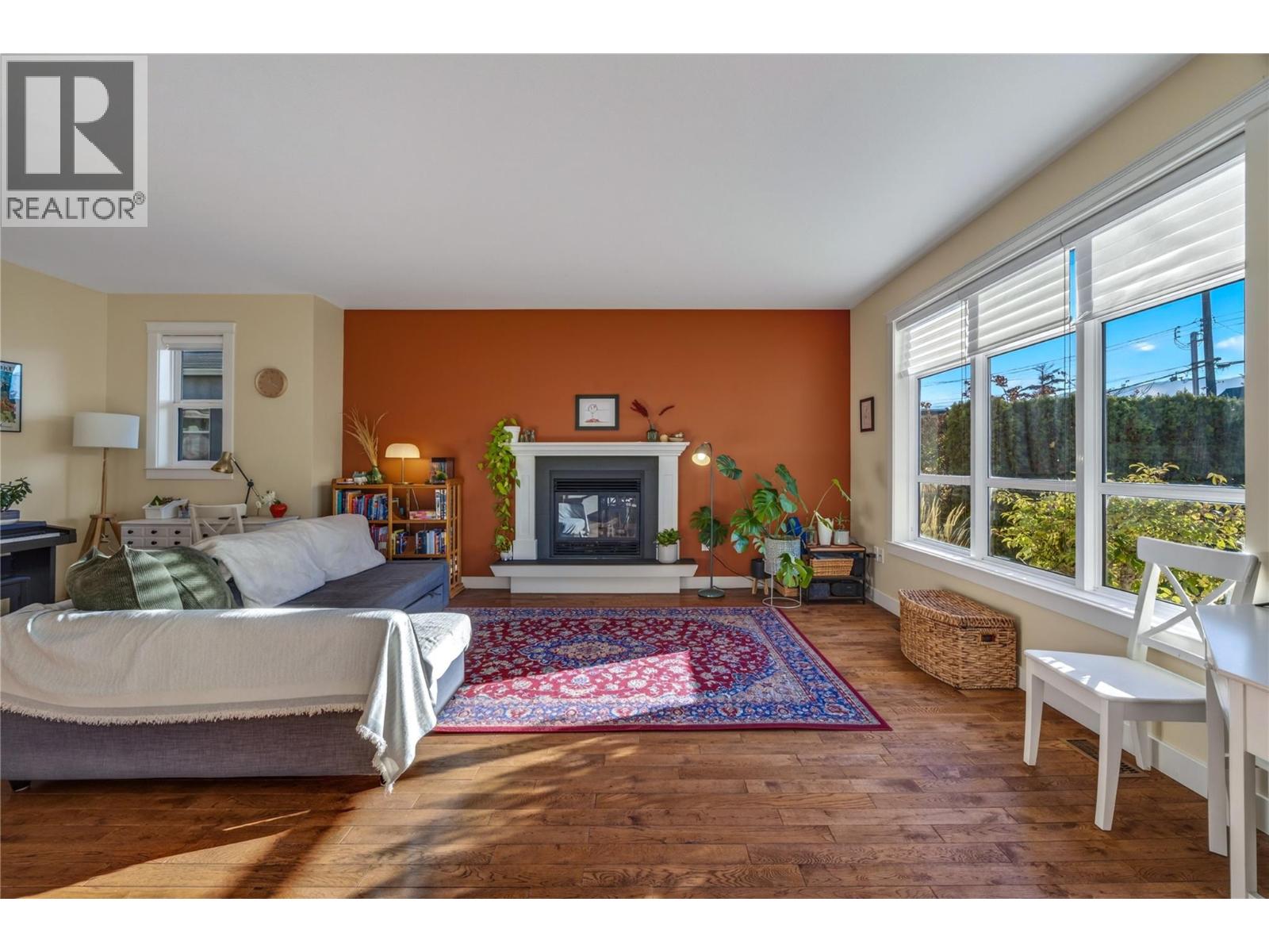644 VICTORIA Drive Unit# 101