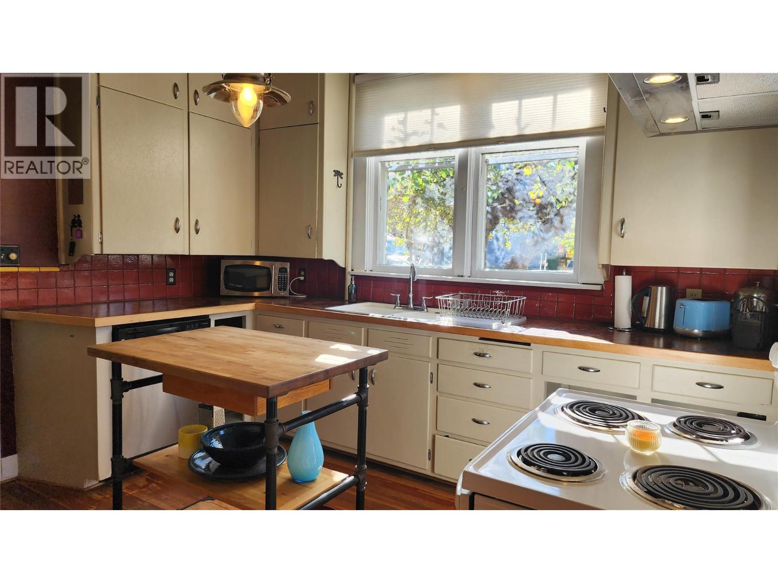 1930 Monte Christo Street, Rossland, British Columbia  V0G 1Y0 - Photo 16 - 10404069