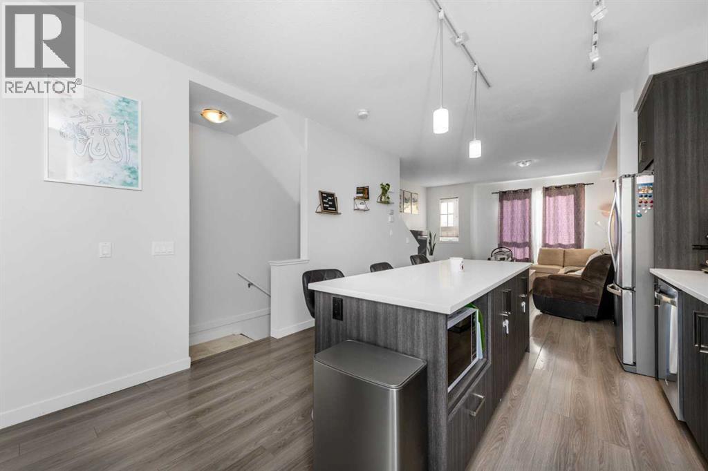 932 Sherwood Boulevard NW, Calgary, Alberta  T3R 1M9 - Photo 6 - A2352806