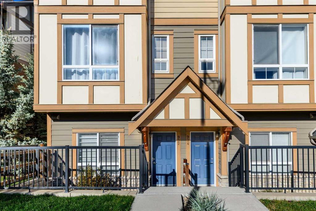932 Sherwood Boulevard NW, Calgary, Alberta  T3R 1M9 - Photo 3 - A2352806