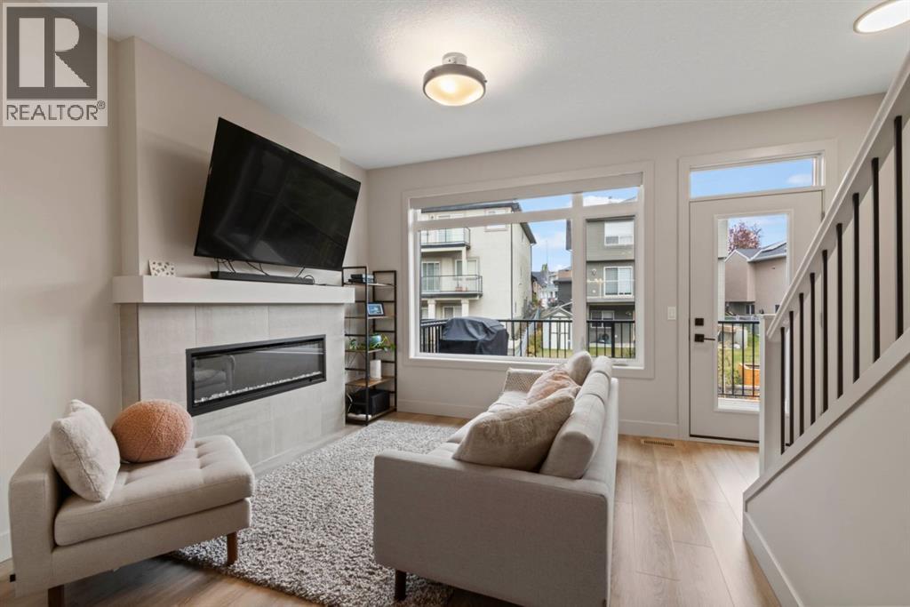 52 Royal Elm Green NW