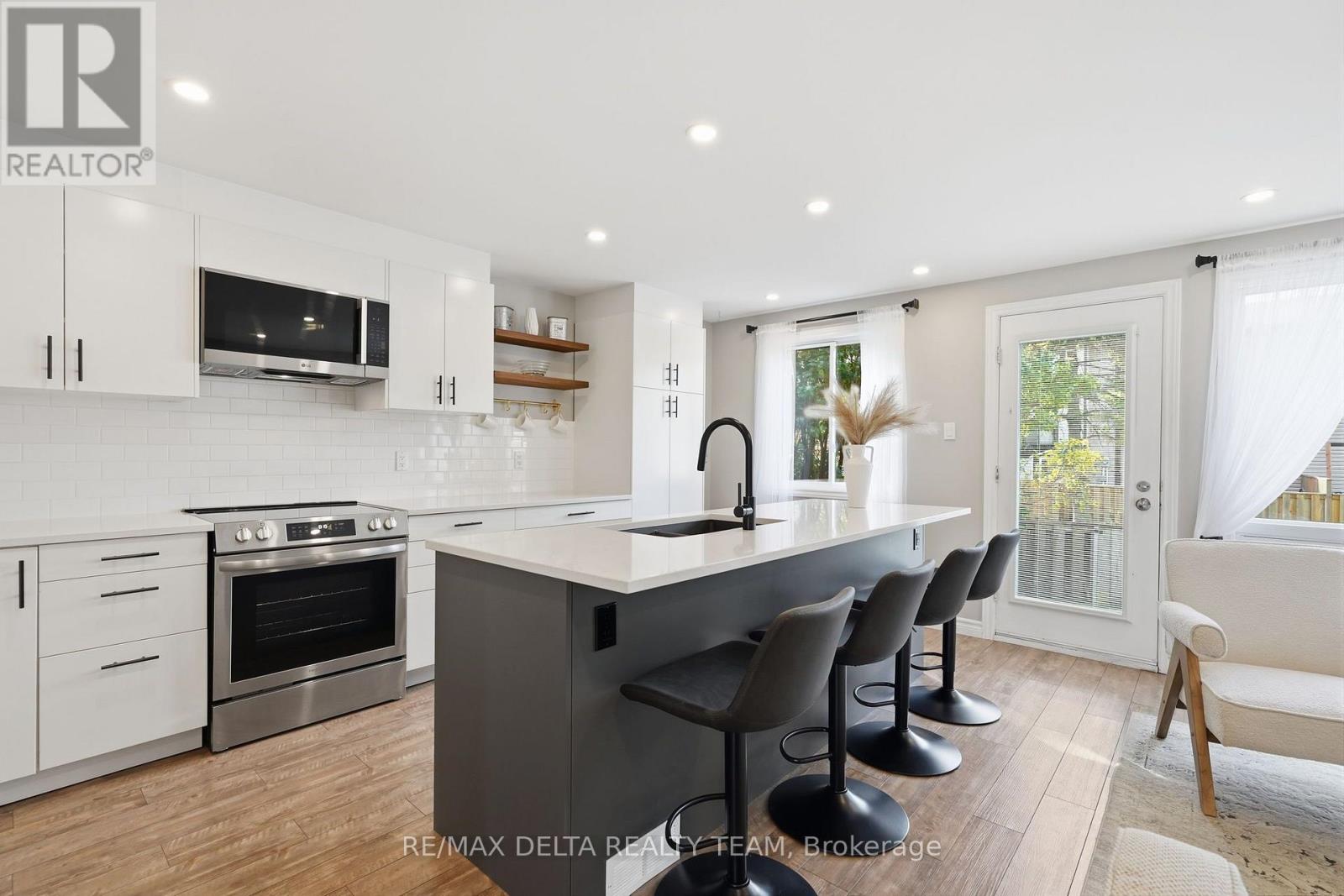6917 Bilberry Drive, Ottawa, Ontario  K1C 2C1 - Photo 6 - X14108946