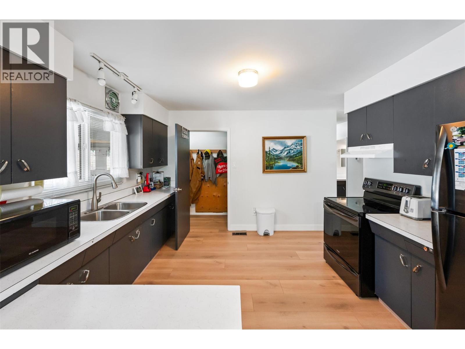 12401 Ward Street, Summerland, British Columbia  V0H 1Z0 - Photo 11 - 10404009