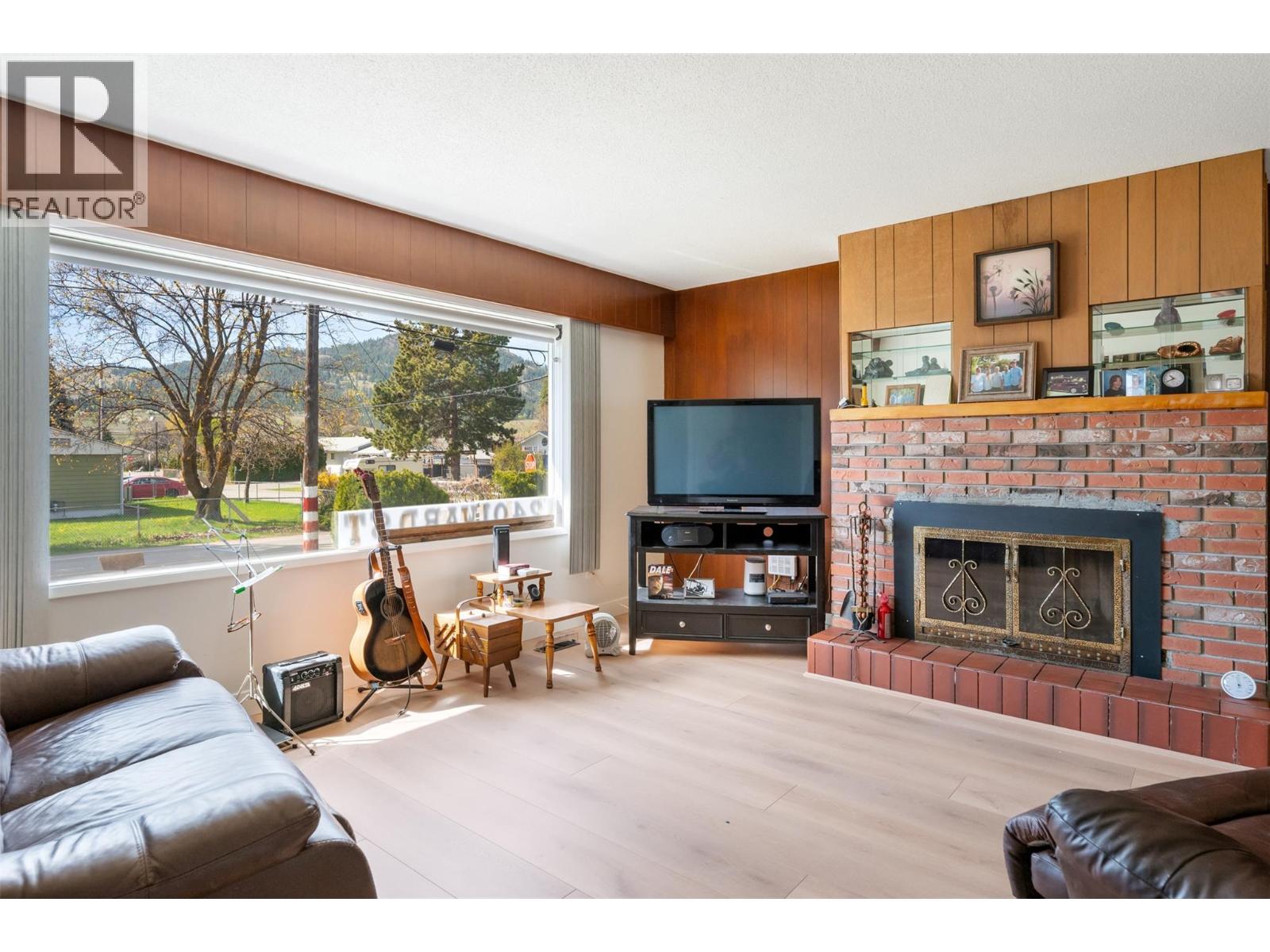 12401 Ward Street, Summerland, British Columbia  V0H 1Z0 - Photo 4 - 10404009