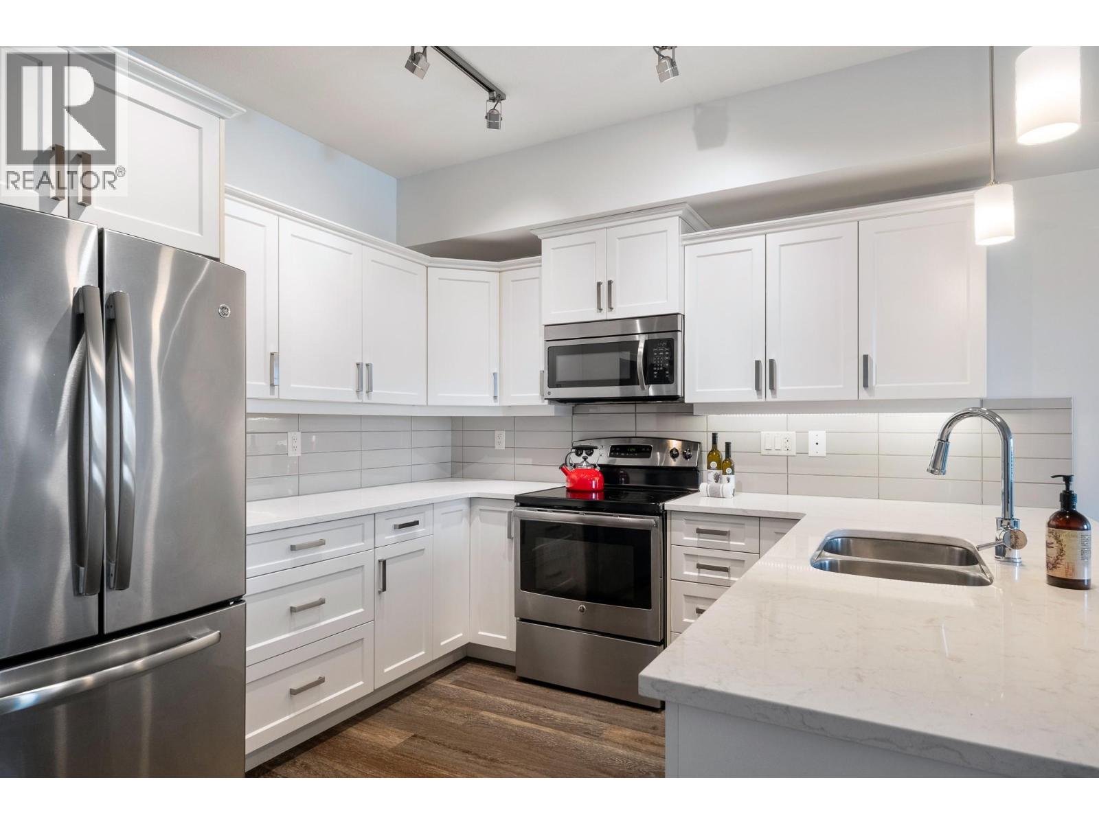 3731 Casorso Road Unit# 106