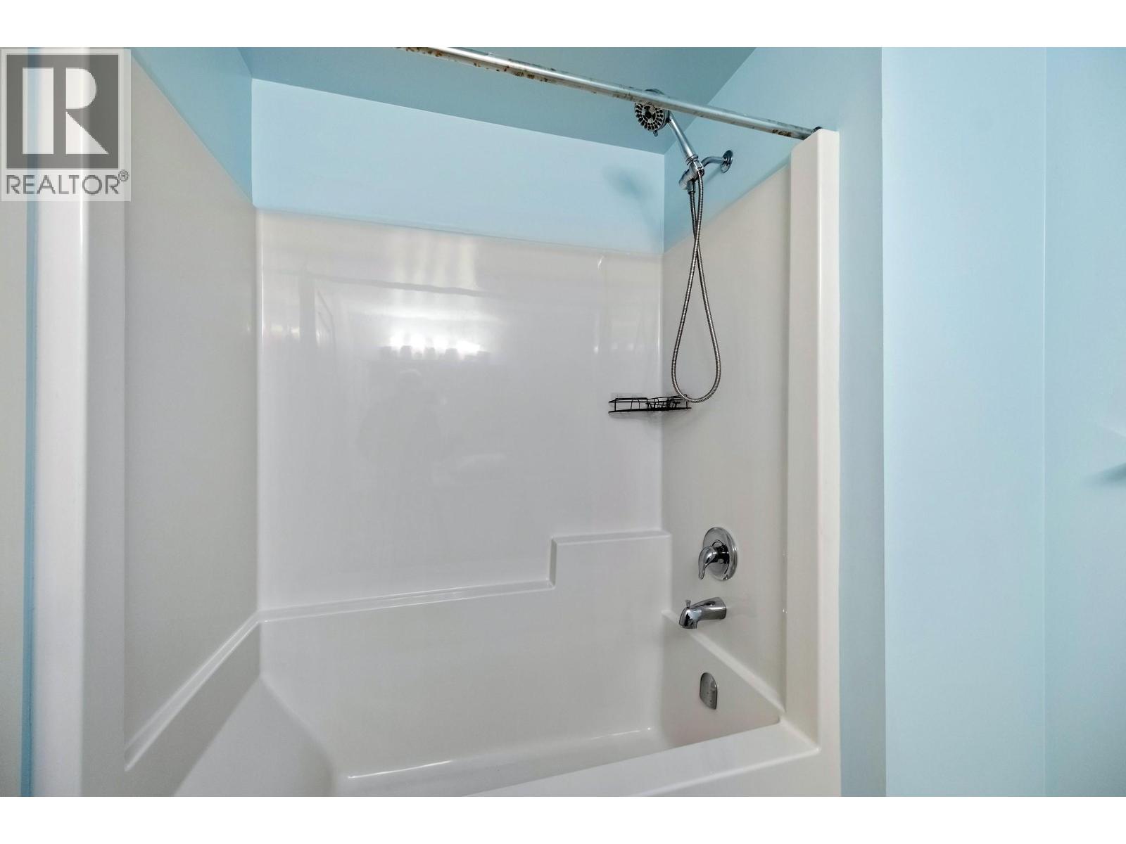 3731 Casorso Road Unit# 106
