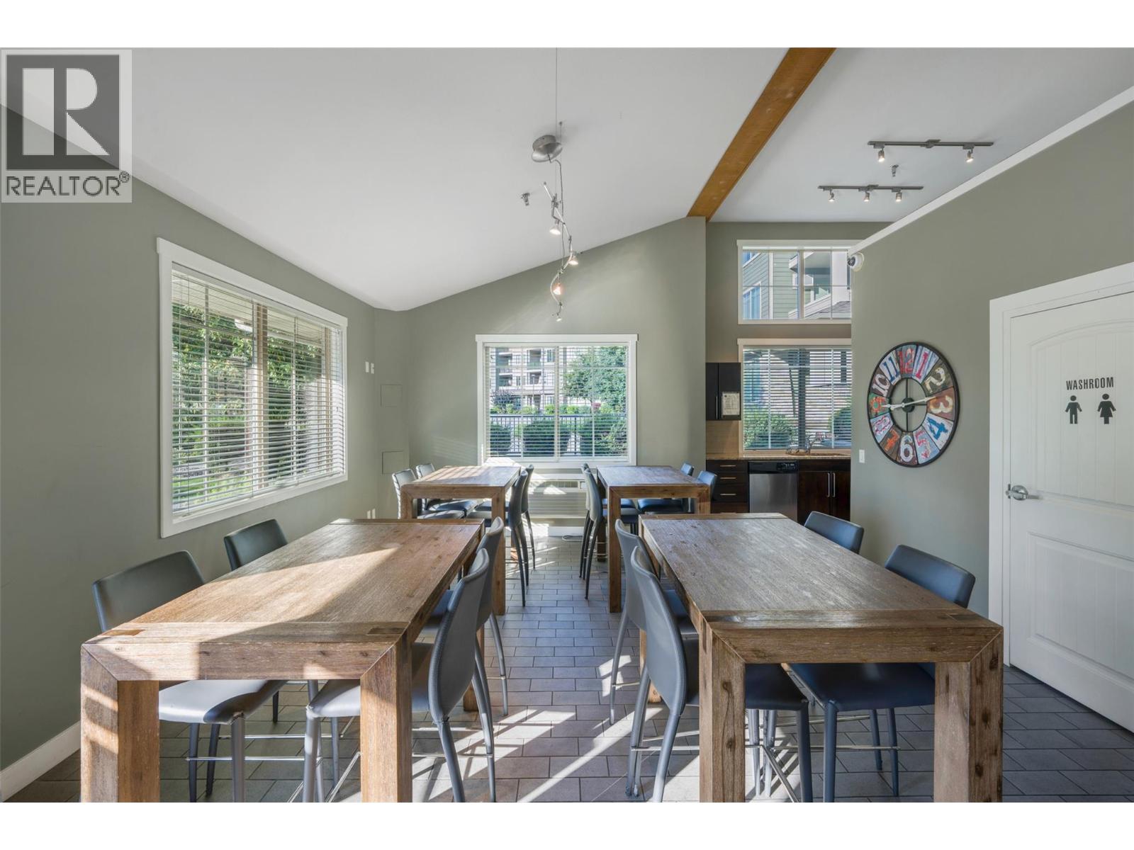 3731 Casorso Road Unit# 106