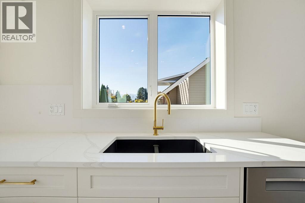 1080 9 Avenue NE Unit# 2, Salmon Arm, British Columbia  V1E 4A8 - Photo 10 - 10404282
