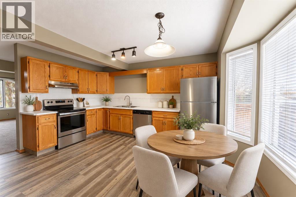 16 Davis Close, Red Deer, Alberta  T4R 2L4 - Photo 6 - A2354090