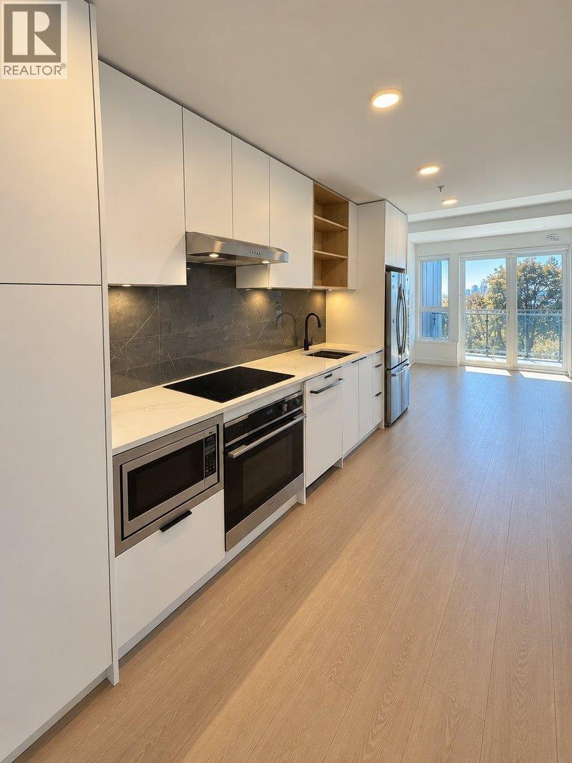558 422 E 3rd Street, North Vancouver, British Columbia  V7L 0K1 - Photo 2 - R3177913