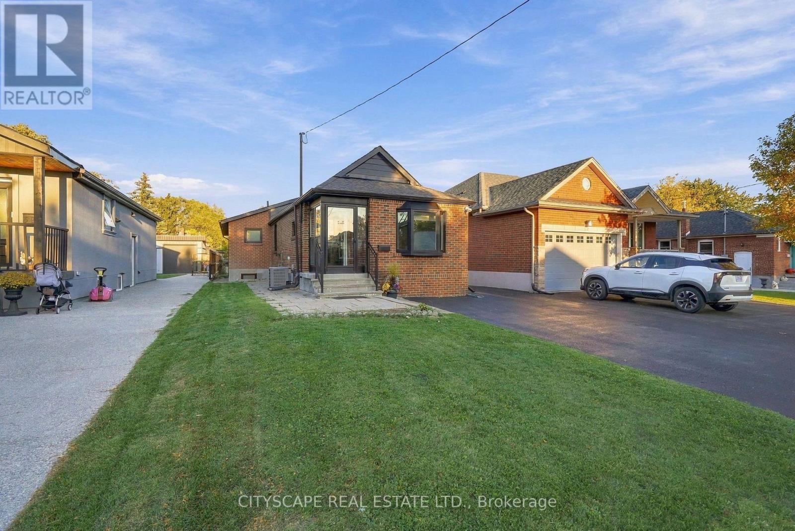 57 O'donnell Avenue, Toronto, Ontario  M8Z 3Y1 - Photo 4 - W14108958