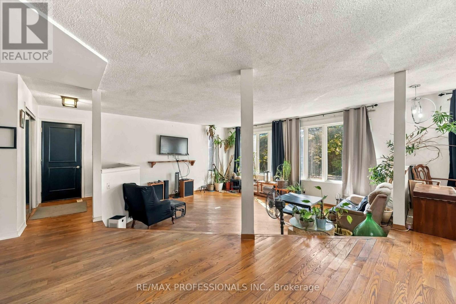 31 Fortieth Street, Toronto, Ontario  M8W 3M8 - Photo 2 - W14108964