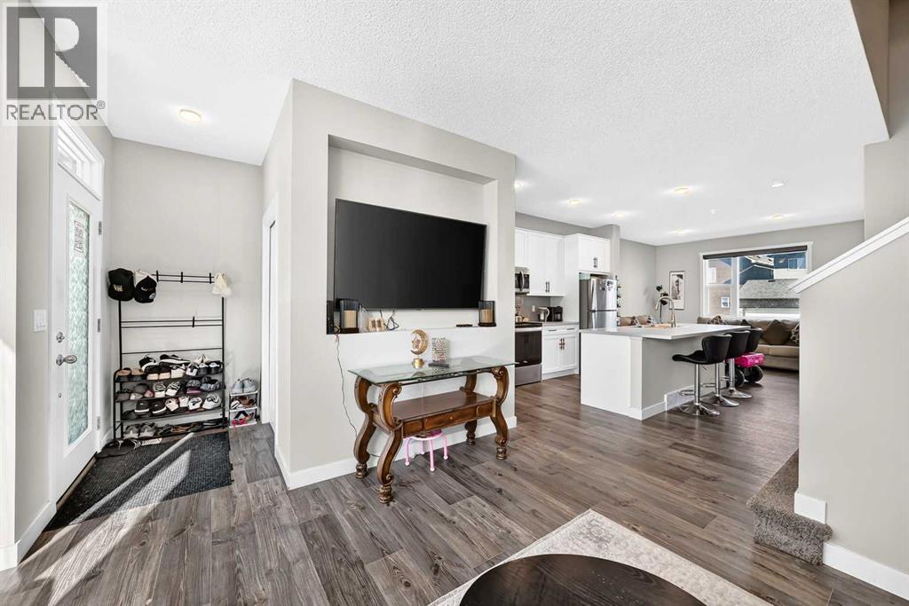 54 Savanna Villas Ne, Calgary, Alberta  T3J 2E4 - Photo 3 - A2352241