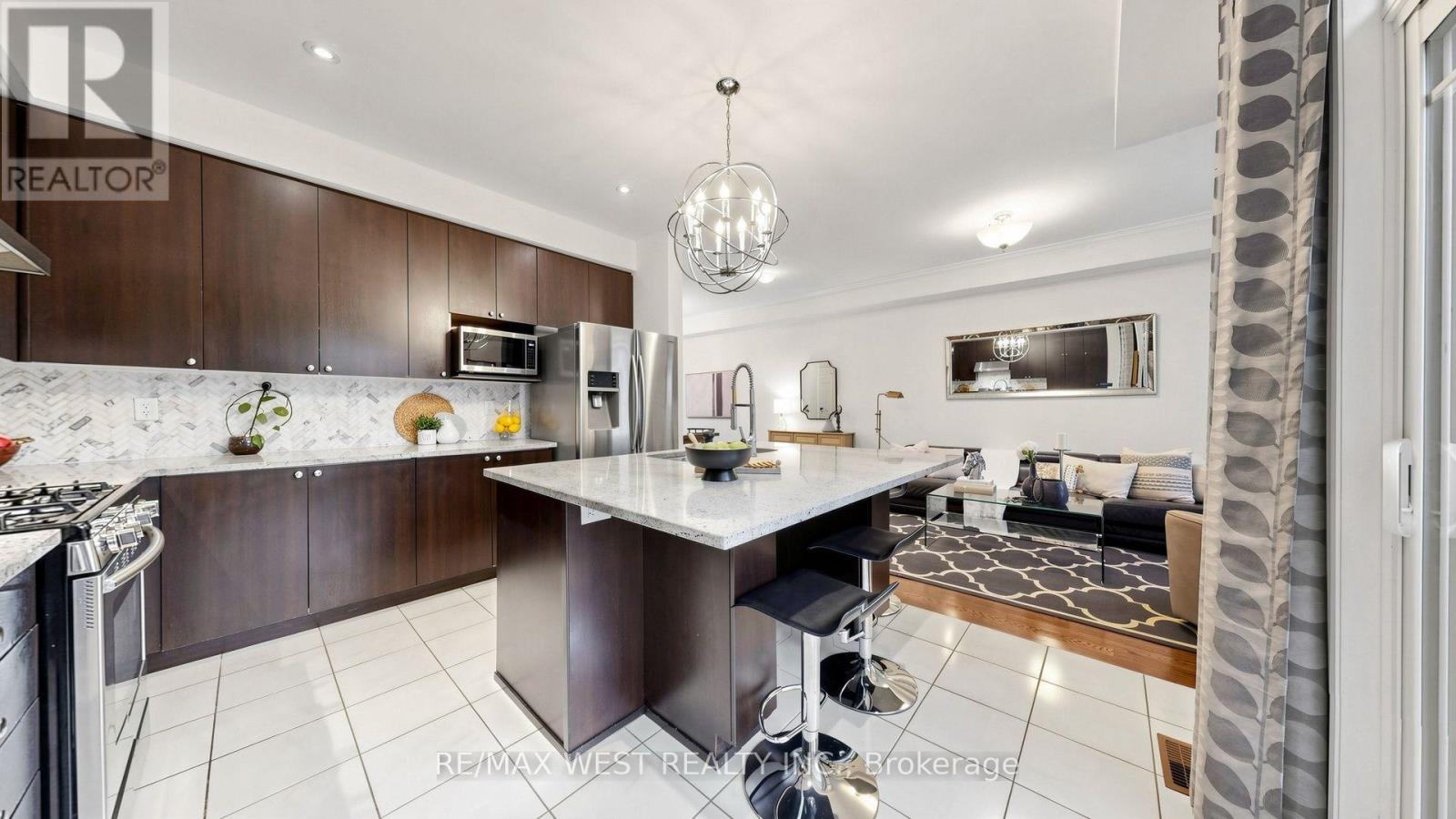 112 Lake Avenue, Richmond Hill, Ontario  L4E 3G6 - Photo 12 - N13877164