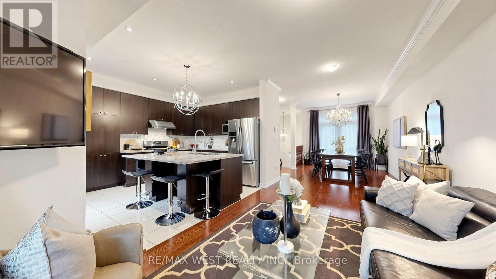 112 Lake Avenue, Richmond Hill, Ontario  L4E 3G6 - Photo 6 - N13877164