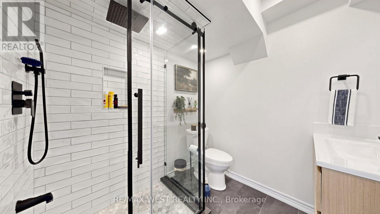 112 Lake Avenue, Richmond Hill, Ontario  L4E 3G6 - Photo 44 - N13877164