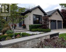 98 MOORE Crescent, Ancaster, Ontario