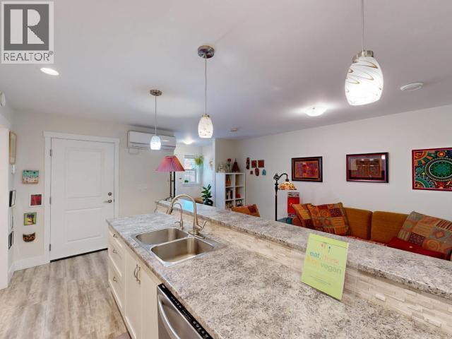 7-4251 WESTVIEW AVE