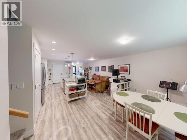 7-4251 WESTVIEW AVE