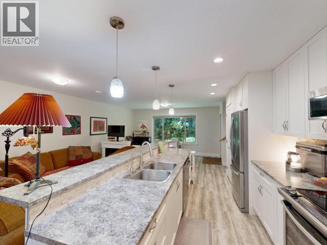 7-4251 WESTVIEW AVE