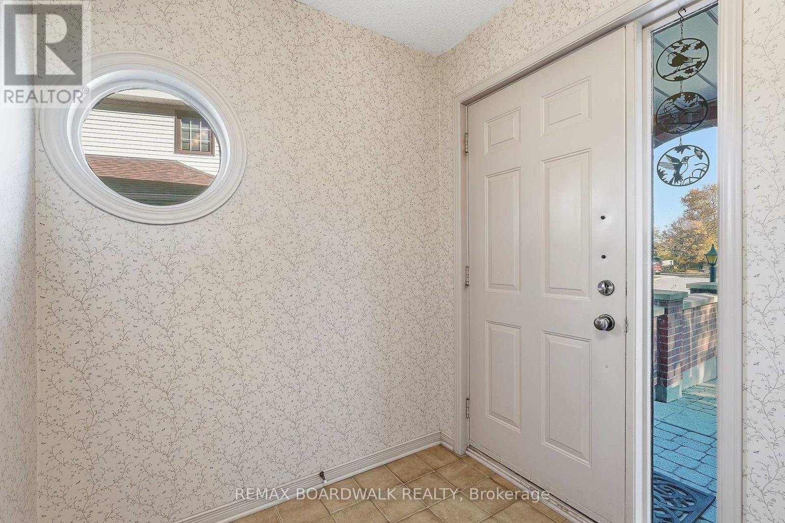 19 Cullen Court, Ottawa, Ontario  K2G 4Z2 - Photo 5 - X14109050