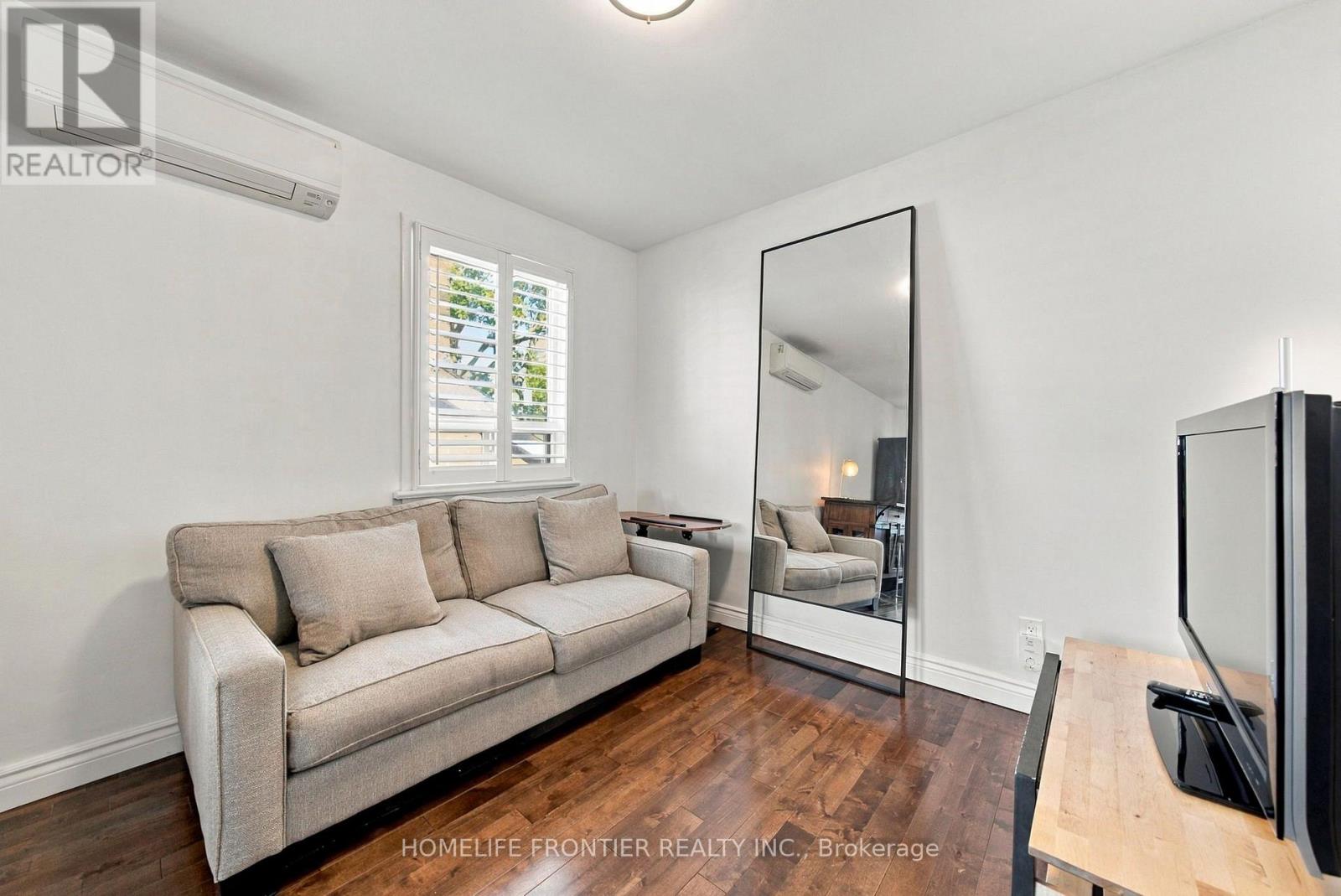 Upper - 122 Manning Avenue, Toronto, Ontario  M6J 2K5 - Photo 11 - C14109000