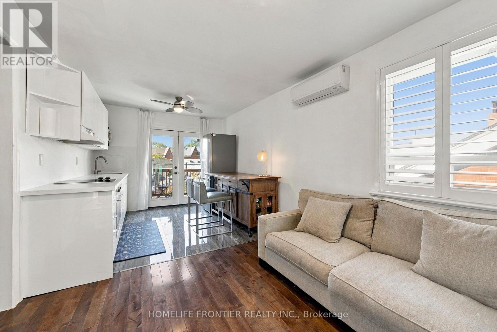 Upper - 122 Manning Avenue, Toronto, Ontario  M6J 2K5 - Photo 12 - C14109000