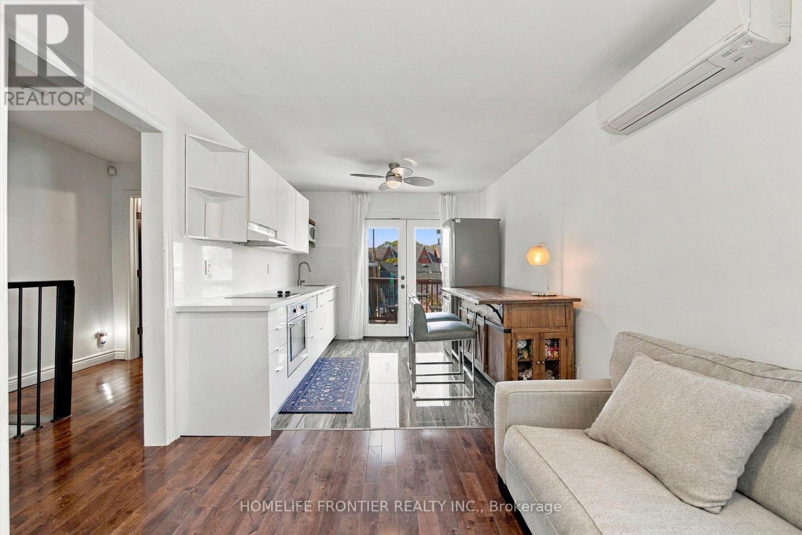 Upper - 122 Manning Avenue, Toronto, Ontario  M6J 2K5 - Photo 13 - C14109000