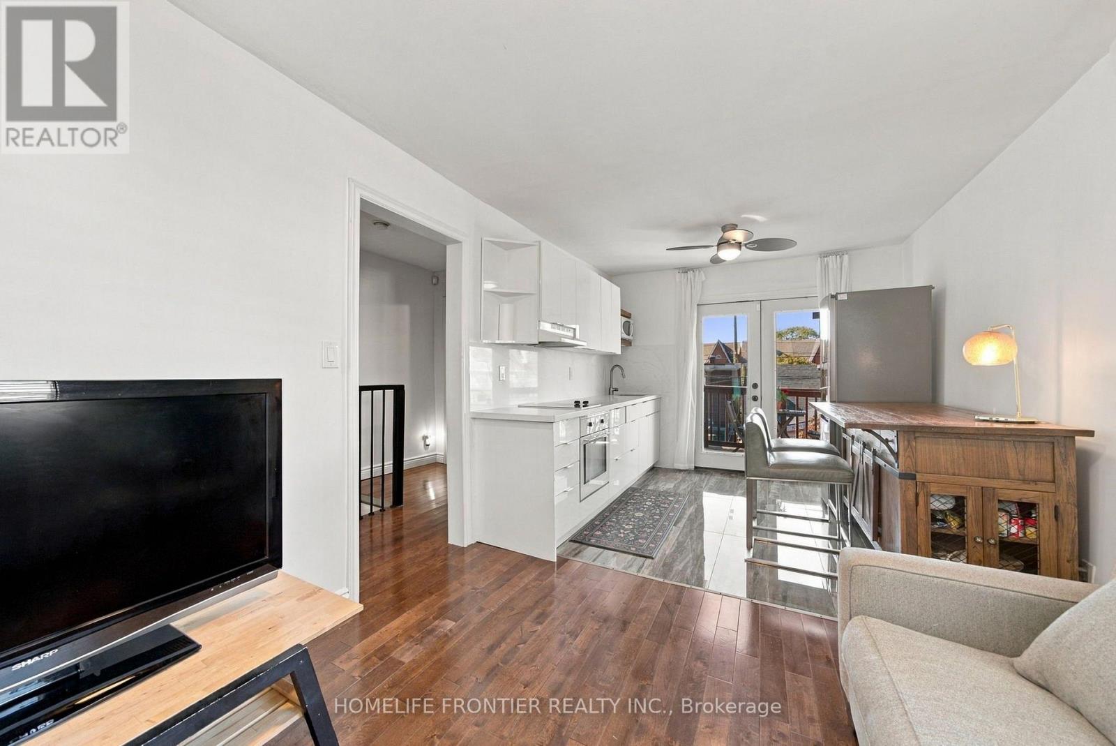 Upper - 122 Manning Avenue, Toronto, Ontario  M6J 2K5 - Photo 14 - C14109000