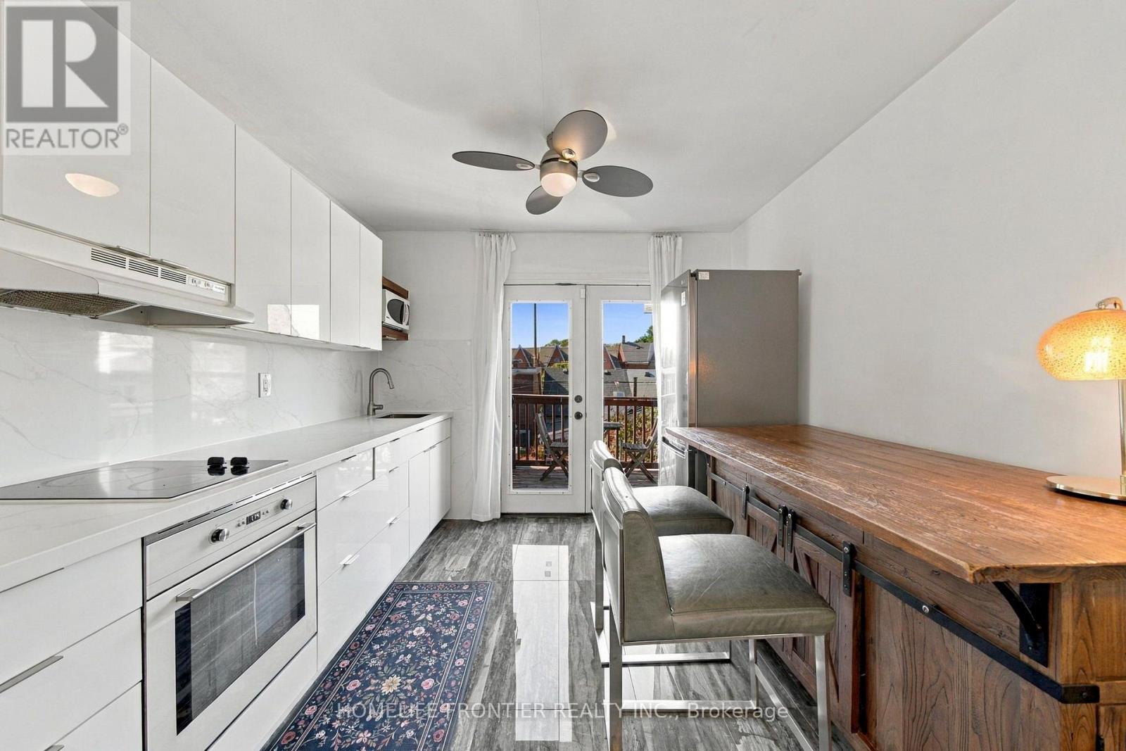 Upper - 122 Manning Avenue, Toronto, Ontario  M6J 2K5 - Photo 16 - C14109000