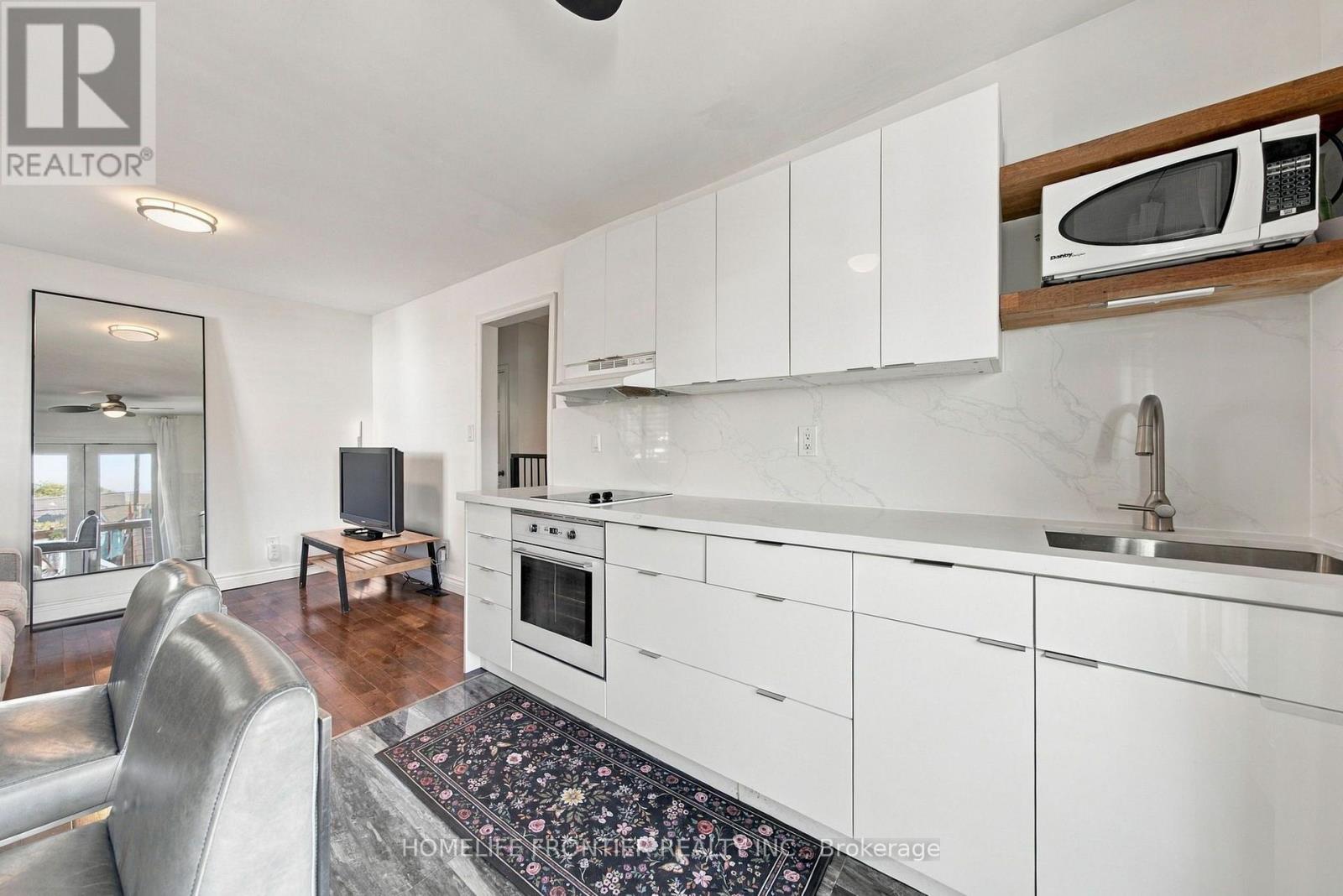Upper - 122 Manning Avenue, Toronto, Ontario  M6J 2K5 - Photo 19 - C14109000