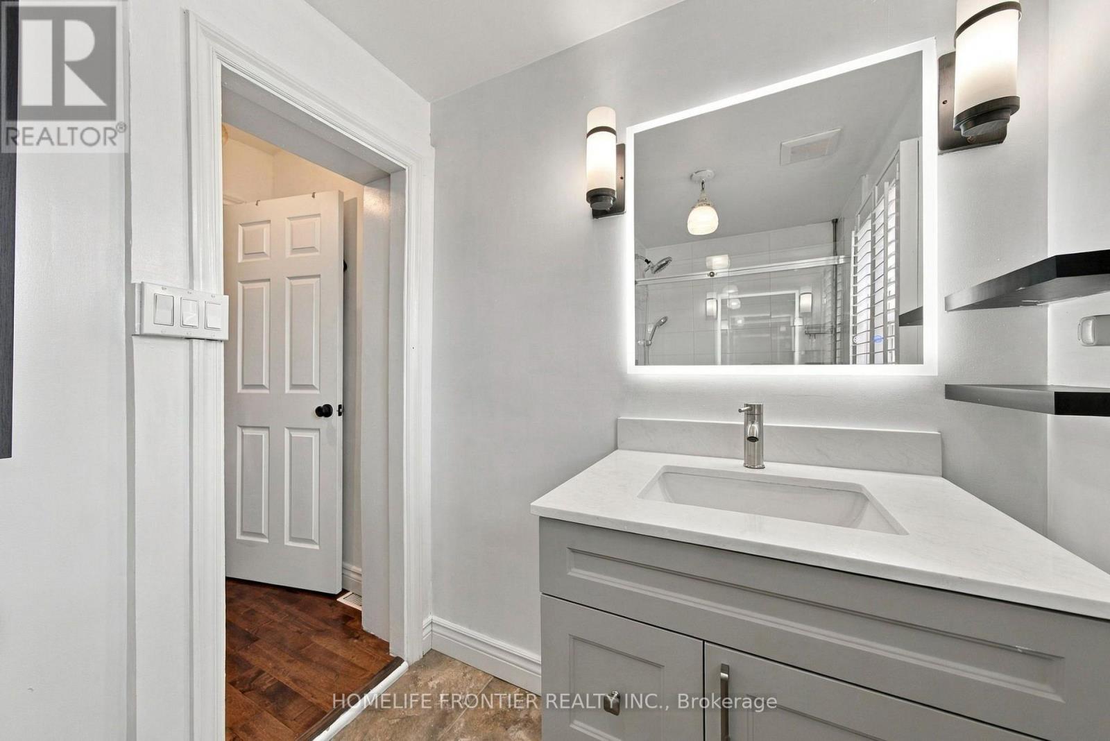 Upper - 122 Manning Avenue, Toronto, Ontario  M6J 2K5 - Photo 28 - C14109000