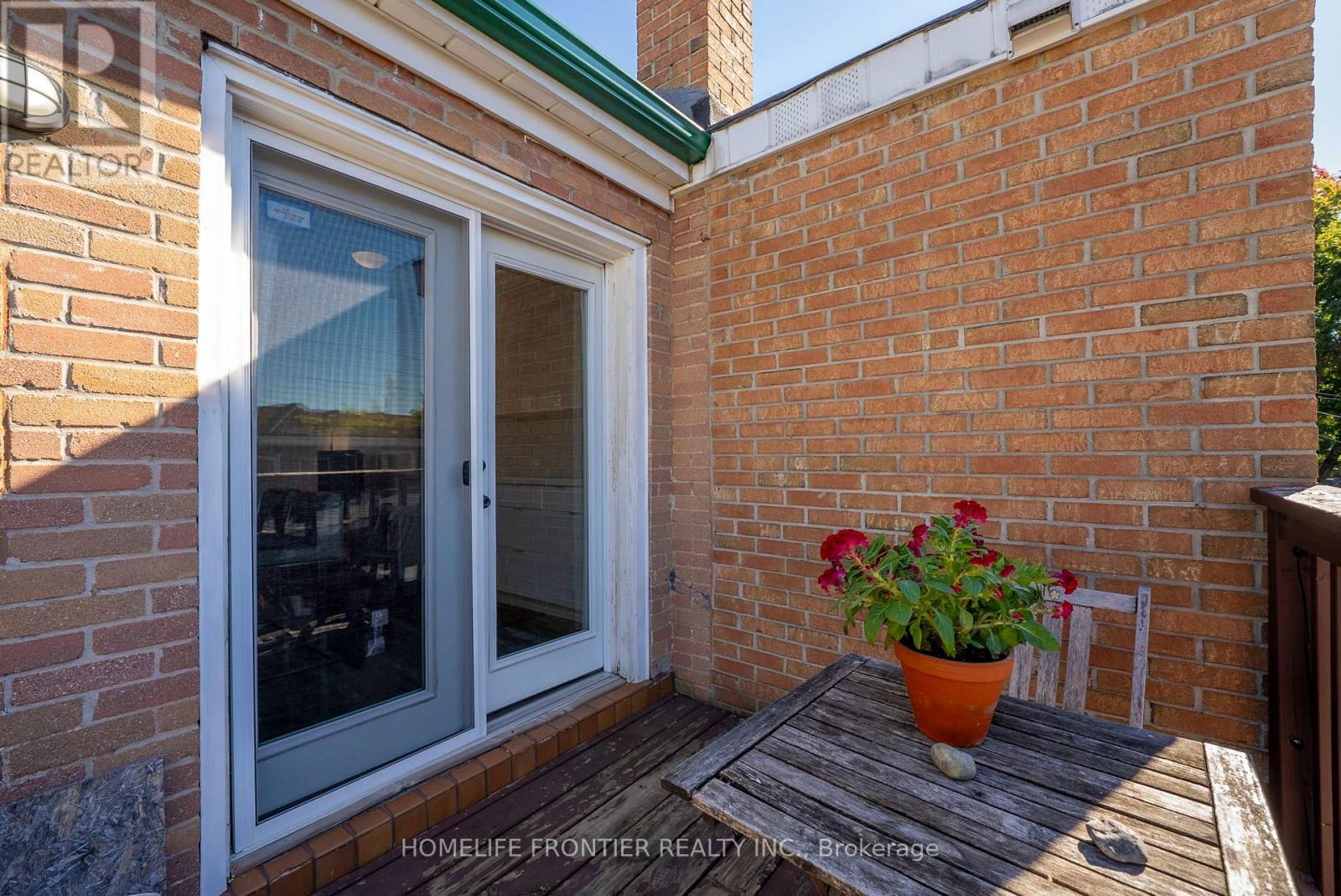 Upper - 122 Manning Avenue, Toronto, Ontario  M6J 2K5 - Photo 30 - C14109000