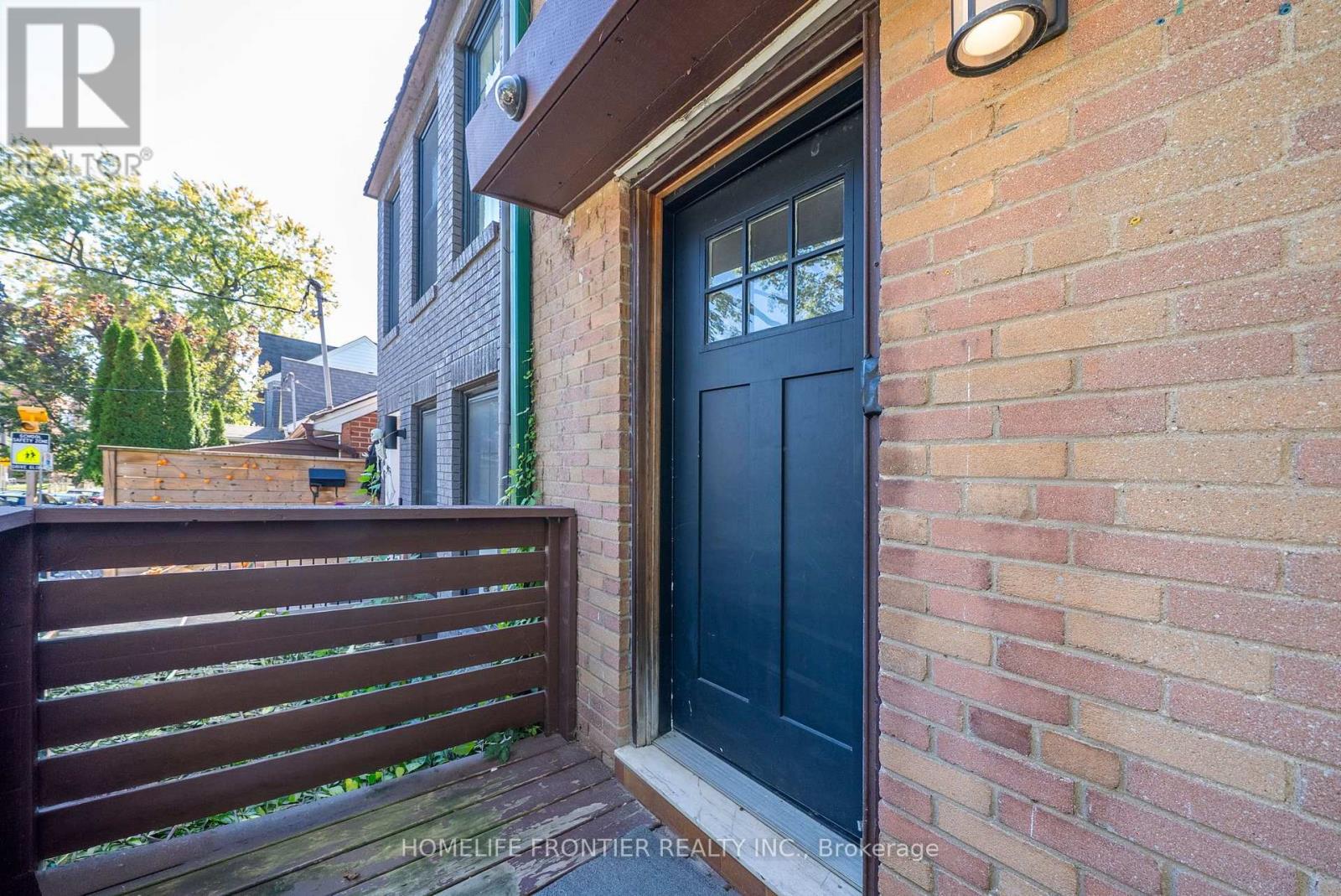 Upper - 122 Manning Avenue, Toronto, Ontario  M6J 2K5 - Photo 5 - C14109000