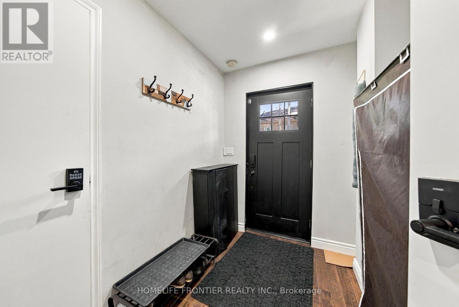 Upper - 122 Manning Avenue, Toronto, Ontario  M6J 2K5 - Photo 6 - C14109000