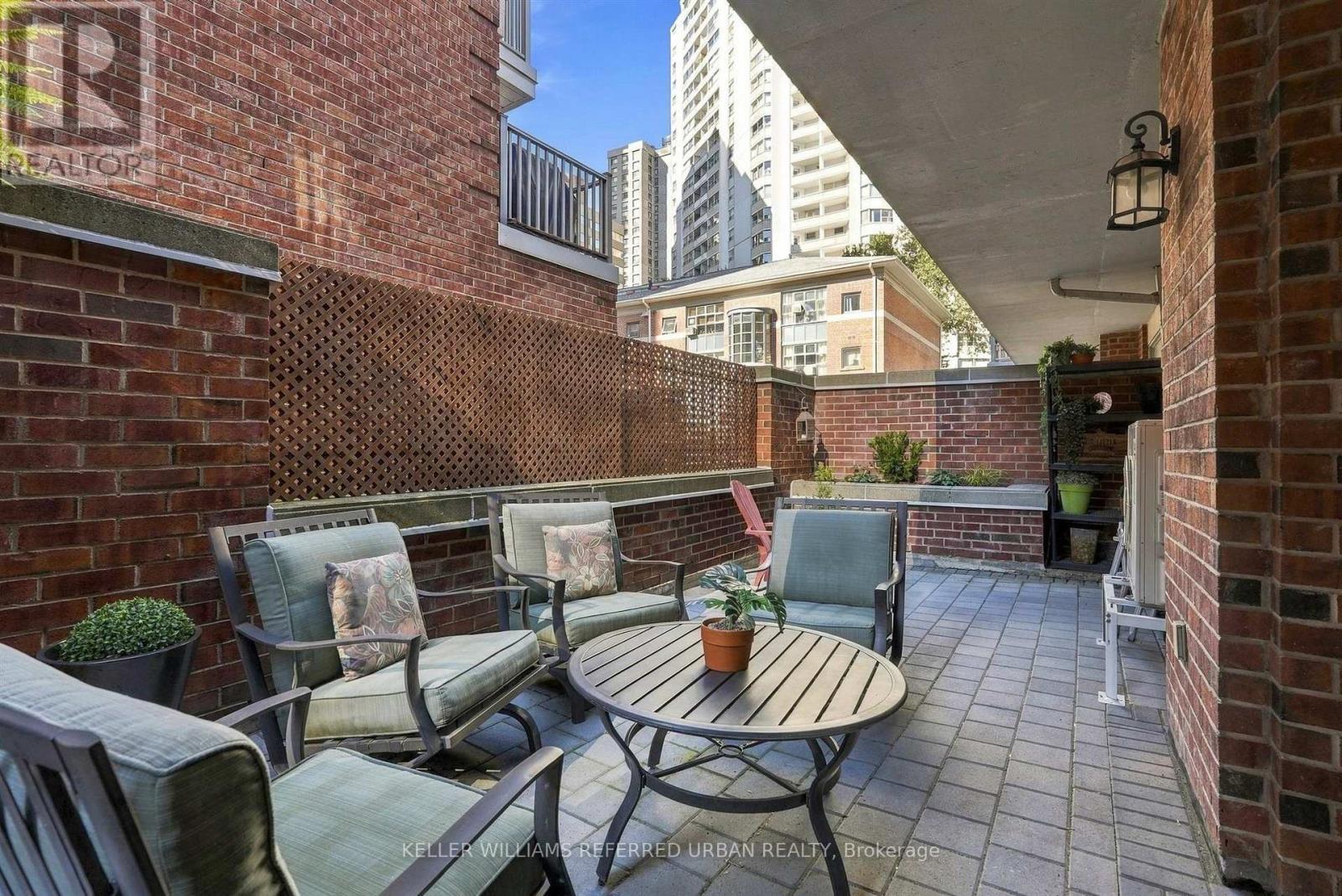 58 St Nicholas Street, Toronto, Ontario  M4Y 1W7 - Photo 2 - C14109036