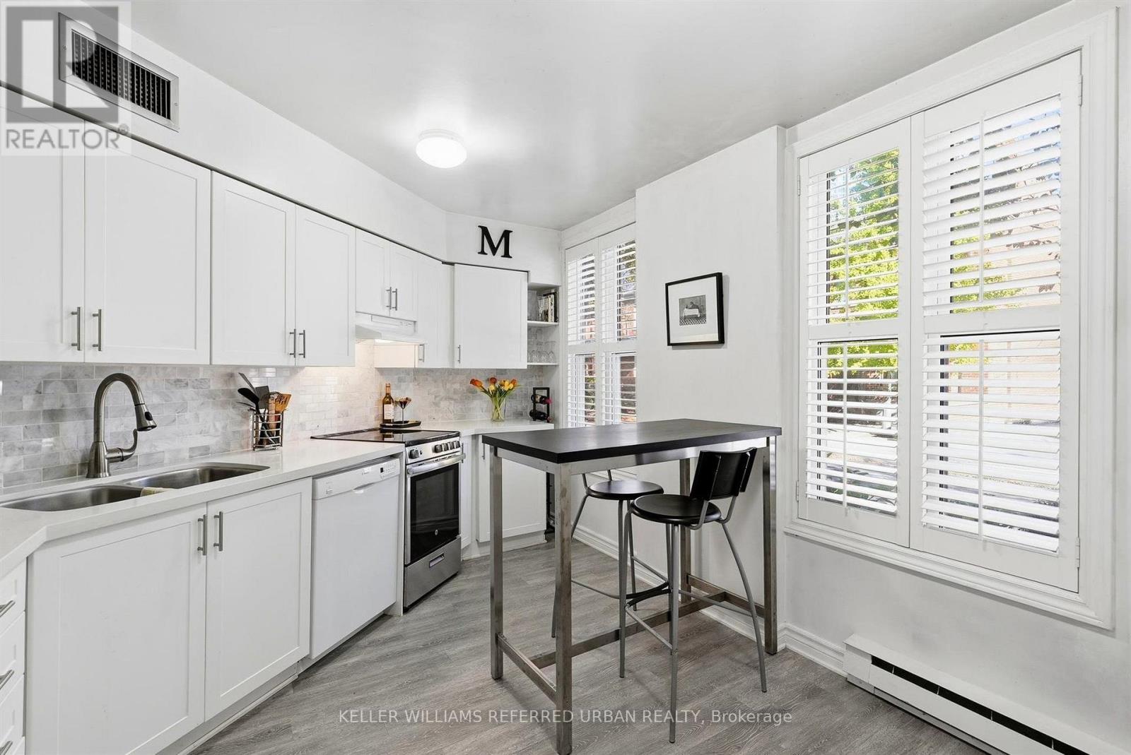 58 St Nicholas Street, Toronto, Ontario  M4Y 1W7 - Photo 3 - C14109036