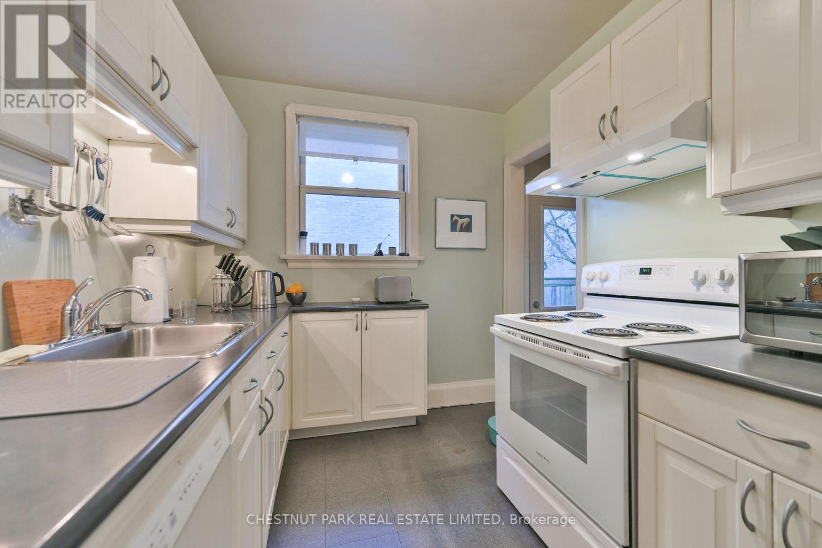101 York Mills Road, Toronto, Ontario  M2L 1K3 - Photo 5 - C14109056