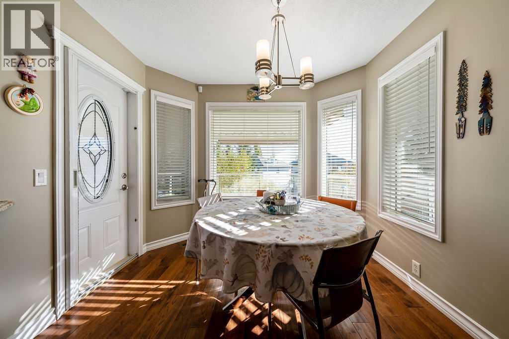 7 Springbank View SW, Calgary, Alberta  T3H 4J5 - Photo 15 - A2353152
