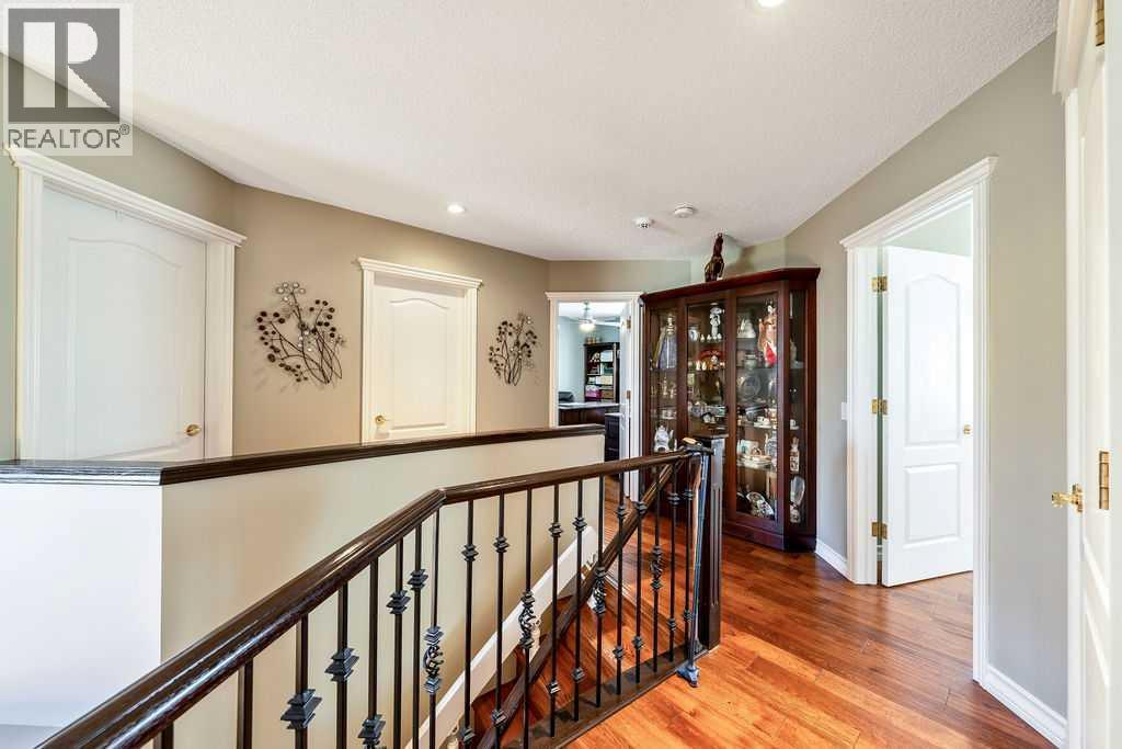 7 Springbank View SW, Calgary, Alberta  T3H 4J5 - Photo 25 - A2353152