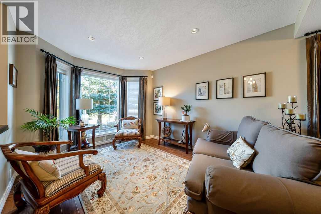7 Springbank View SW, Calgary, Alberta  T3H 4J5 - Photo 4 - A2353152