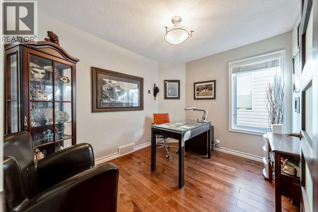 7 Springbank View SW, Calgary, Alberta  T3H 4J5 - Photo 9 - A2353152