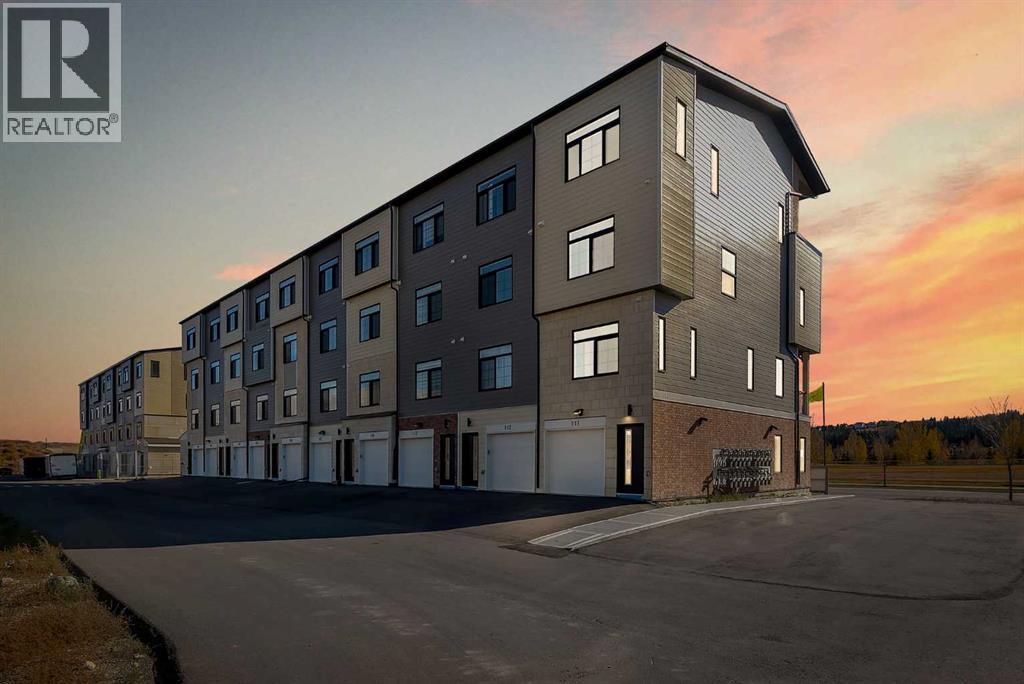 111, 156 Park Street, Cochrane, Alberta