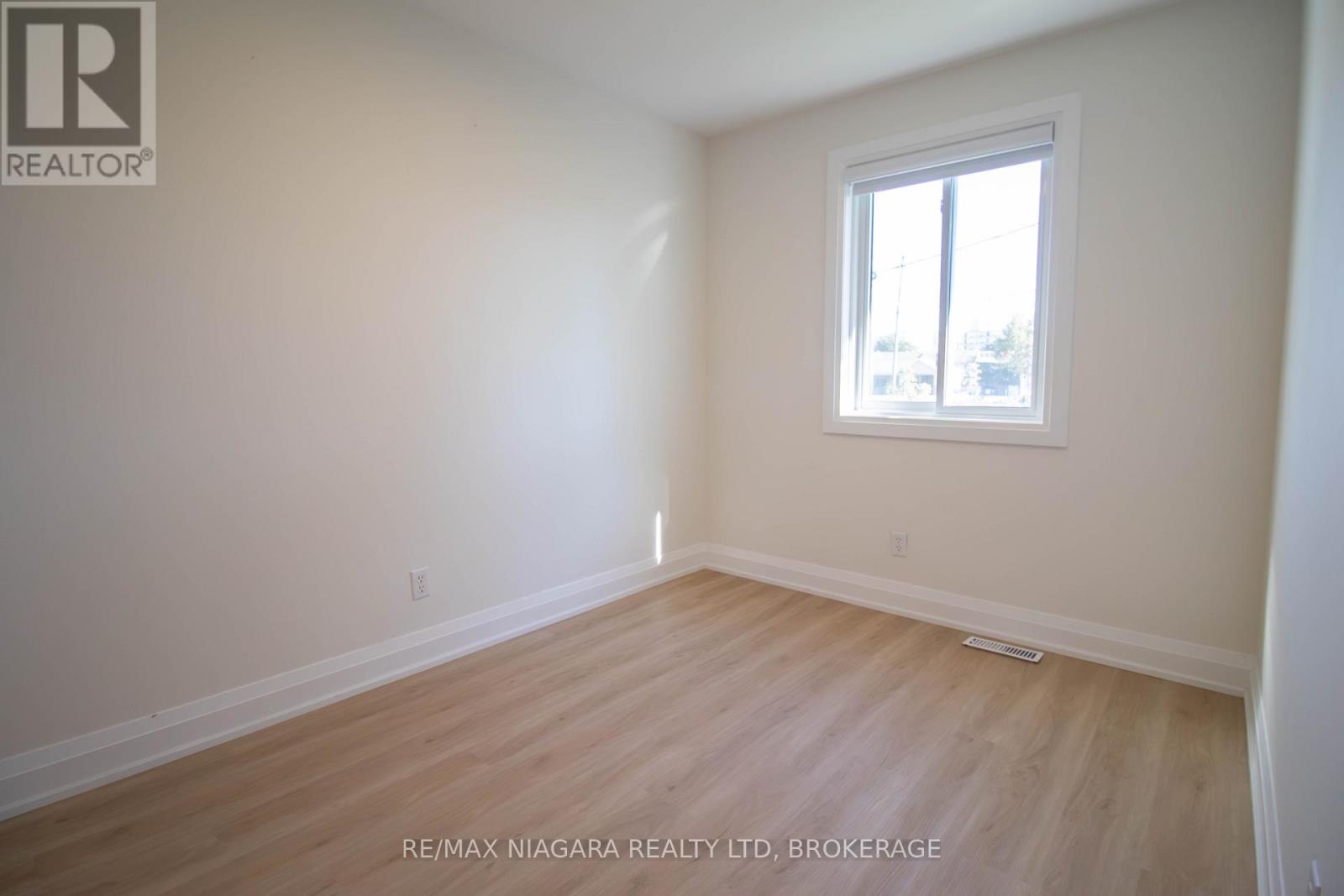 3 Klines Avenue, Welland, Ontario  L3C 1Z7 - Photo 8 - X14109118