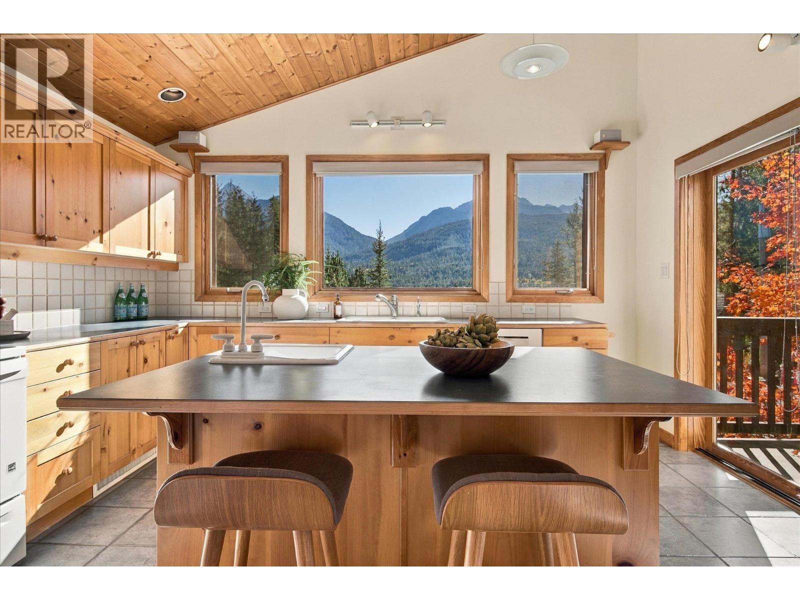 9282 Emerald Drive, Whistler, British Columbia  V8E 0G5 - Photo 12 - R3177932