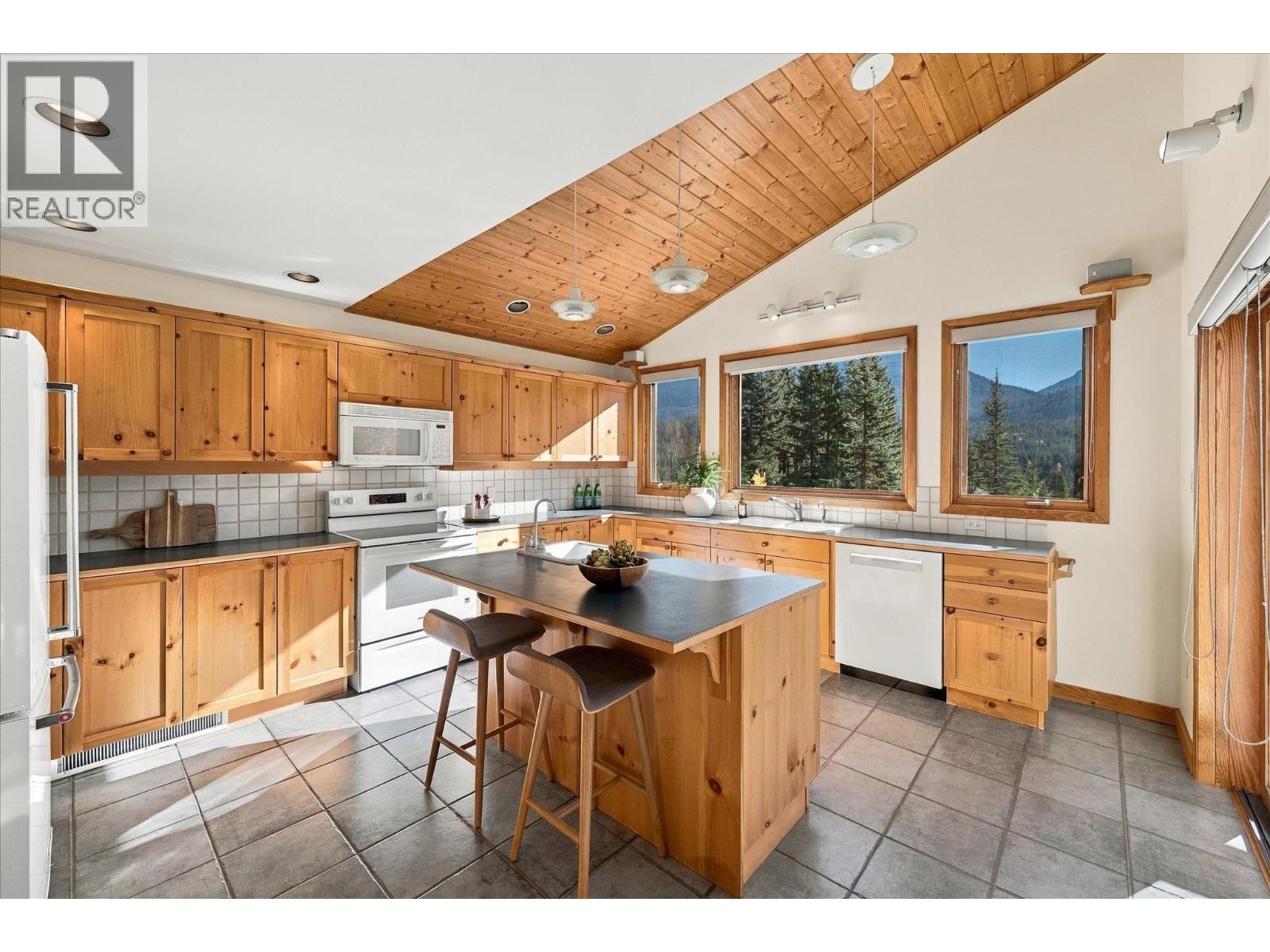 9282 Emerald Drive, Whistler, British Columbia  V8E 0G5 - Photo 9 - R3177932