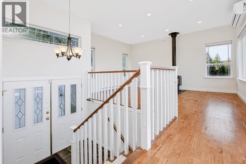 5872 Deerhorn Drive, Sechelt, British Columbia  V7Z 0E1 - Photo 4 - R3177944