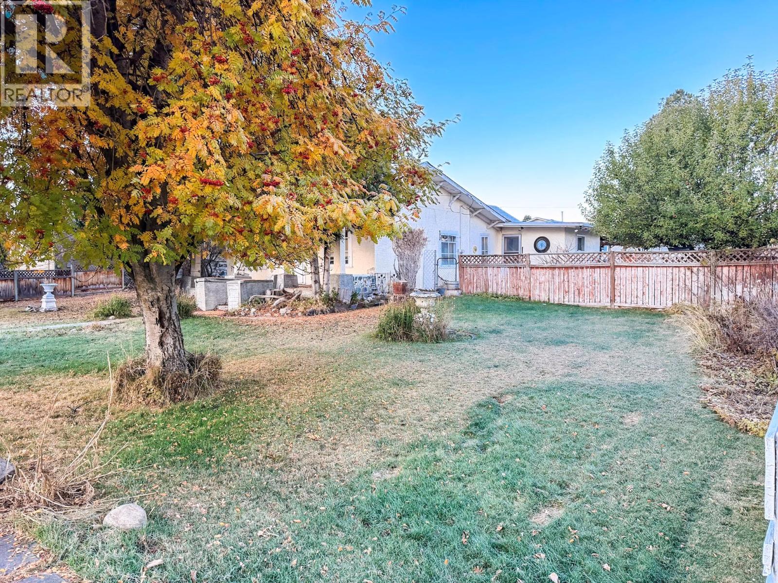 313 5th Avenue, Cranbrook, British Columbia V1C 2G7 - Photo 3 - 10404084