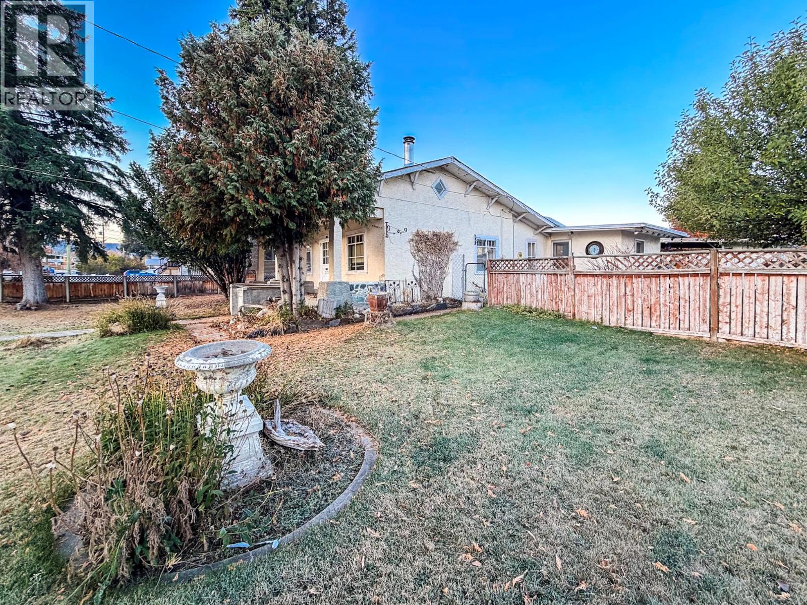 313 5th Avenue, Cranbrook, British Columbia V1C 2G7 - Photo 4 - 10404084