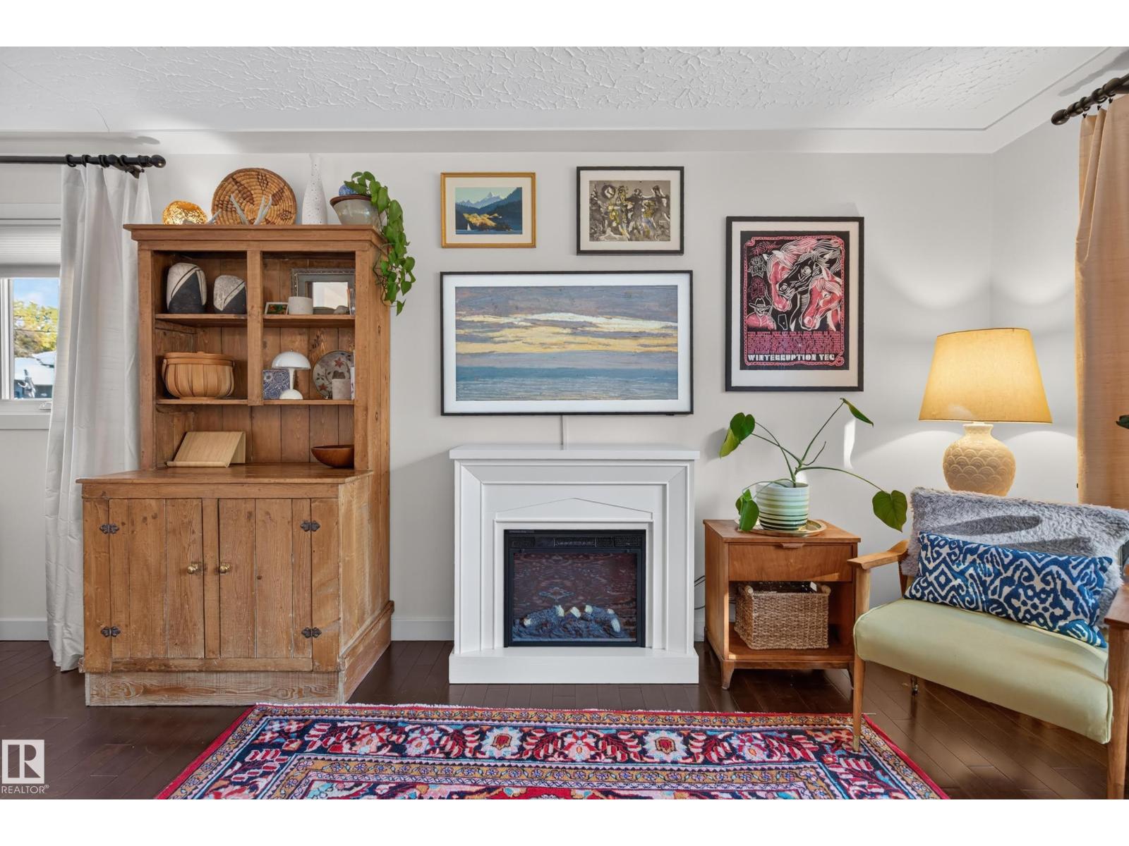 7704 102 AV NW NW